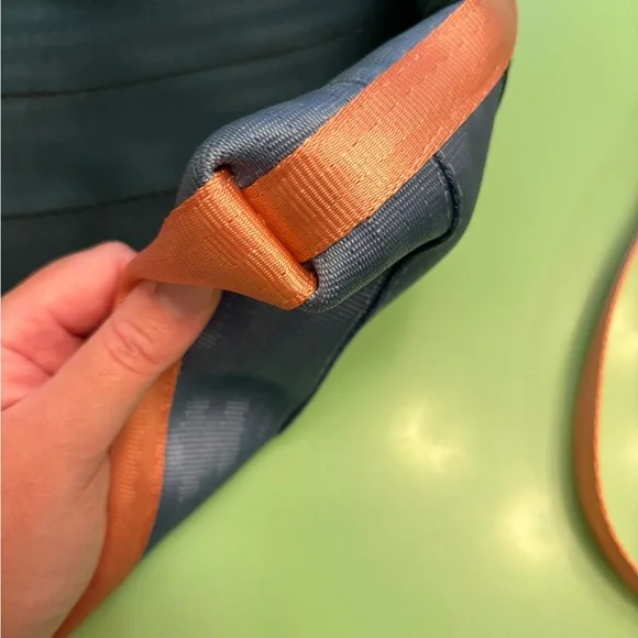 Harveys Watermelon streamline crossbody - Picture 3 of 7